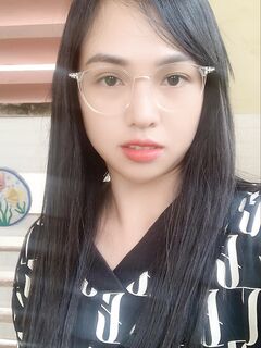 Ai biết chị này không