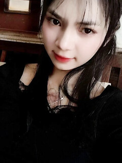 Vợ hàng xóm ngon đây. Chồng đi câu nên vợ buông thả.